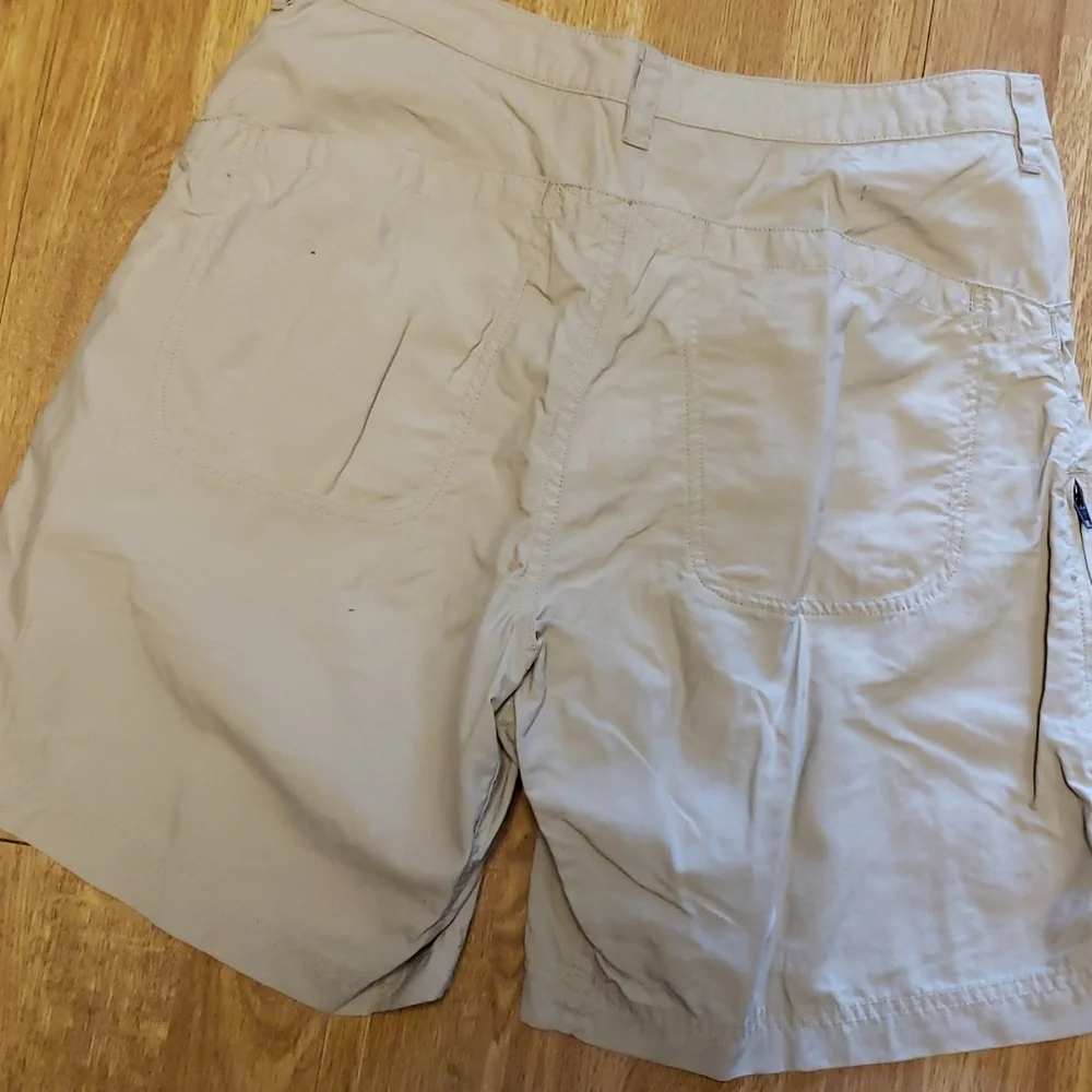 Mountain hardware khaki hiking shorts sz 6